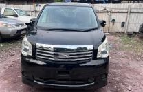 Noah 3 sans,plaque essence automatique 4cylinder kilométrage 9200 caméra de recul Prix 9000 à discuter légèrement mediacongo