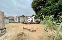 VENTE: PARCELLE DE 849 m² AVEC BÂTISSE EN FINITION A MONT NGAFULA-SEBO mediacongo