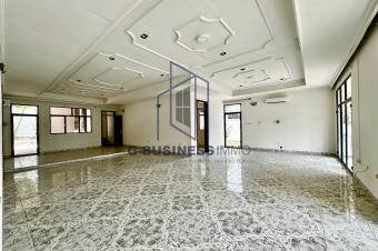 LOCATION DUNE BELLE VILLA QUI DISTRIBUE 3 CHAMBRES 