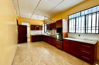 LOCATION DUNE BELLE VILLA QUI DISTRIBUE 3 CHAMBRES 