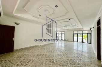 LOCATION DUNE BELLE VILLA QUI DISTRIBUE 3 CHAMBRES 