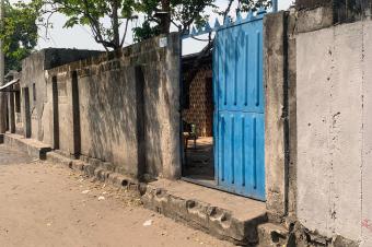 Parcelle avec une grande maison habitable  vendre  MasinaPascal  45.000 ngociable