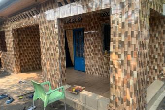 Parcelle avec une grande maison habitable  vendre  MasinaPascal  45.000 ngociable