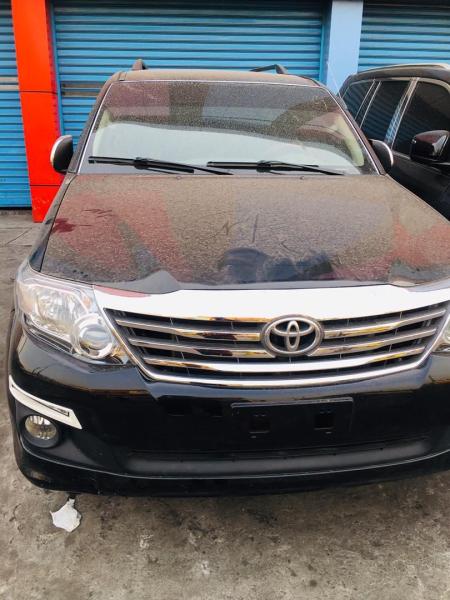 Toyota Fortuner sans plaque Kinshasa 