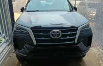 Toyota Fortuner  Plaque BS 01  Année de fabrication 2023 authentique  Automatique essence  00,0 kilométrage  Couleur d'origine  Climatisation Canada  Full option  Prix :59000$ peu  mediacongo