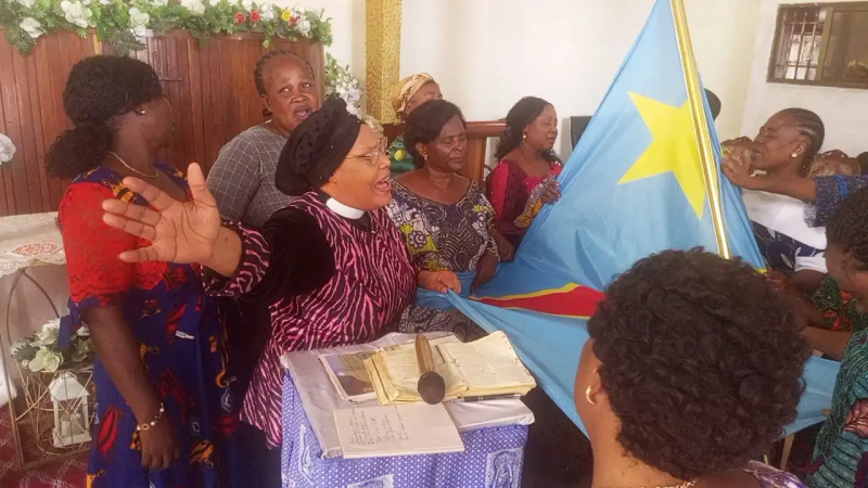 Nous aussi traversons des difficults et nous prions ardemment que le Seigneur intervienne. Mais si rien ne se passe nous sommes dus Le Seigneur trahiraitil notre confiance