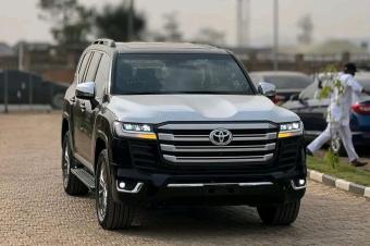 Toyota landcruiser 300 vx 2023
