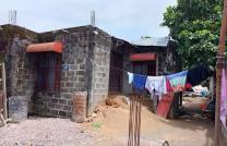 Belle opportunité à saisir à Mbudi Terminus Vente d'une parcelle avec deux maisons Deuxième parcelle de la route principale avec une fondation de trois niveaux où R+3 +24381585801 mediacongo