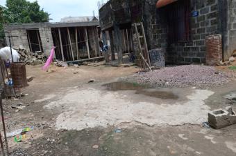 Belle opportunit  saisir  Mbudi Terminus Vente dune parcelle avec deux maisons Deuxime parcelle de la route principale avec une fondation de trois niveaux o R3  24381585801