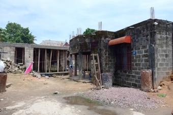 Belle opportunit  saisir  Mbudi Terminus Vente dune parcelle avec deux maisons Deuxime parcelle de la route principale avec une fondation de trois niveaux o R3  24381585801