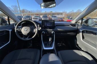 Toyota RAV4 LE FWD 2019 
