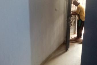 Appartement vide  louer mimosa sur route principale 1ch 