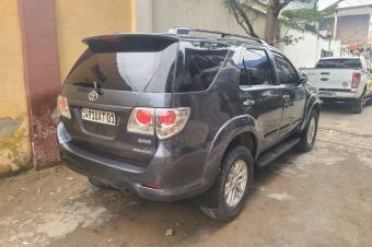 Urgent Besoin Dargent  Authentique 2015 Trs propre  Automatique  4 cylindres  Localisation Limet  17.000 comme dernier prix on fait le papier