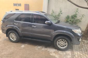 Urgent Besoin Dargent  Authentique 2015 Trs propre  Automatique  4 cylindres  Localisation Limet  17.000 comme dernier prix on fait le papier