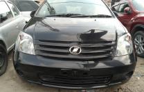 Toyota IST couleur d'origine sans plaque climatisation impeccable tout ok prix 5800$ mediacongo