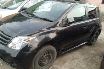 Toyota IST couleur dorigine sans plaque climatisation impeccable tout ok prix 5800
