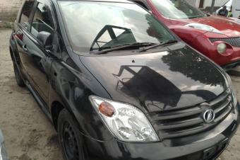 Toyota IST couleur dorigine sans plaque climatisation impeccable tout ok prix 5800