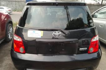Toyota IST couleur dorigine sans plaque climatisation impeccable tout ok prix 5800
