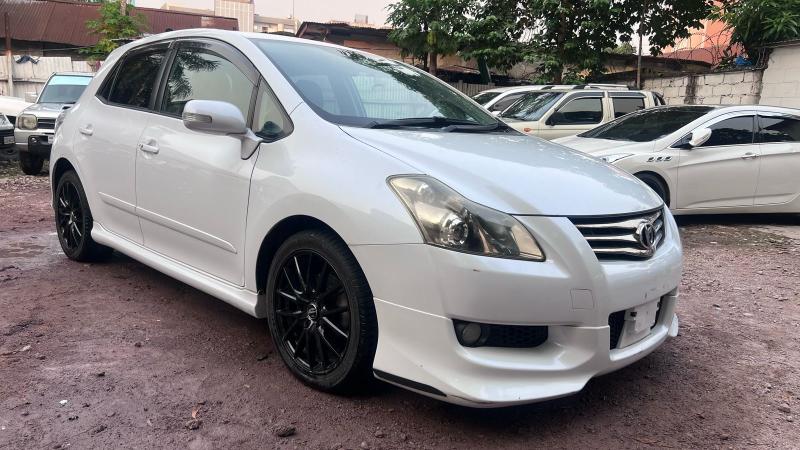 VOITURE TOYOTA BLAD FULL OPTION SANS PLAQUE A VENDRE DANS LA COMMUNE DE LA GOMBE  KINSHASA 
