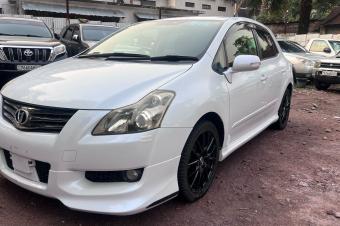 VOITURE TOYOTA BLAD FULL OPTION SANS PLAQUE A VENDRE DANS LA COMMUNE DE LA GOMBE  KINSHASA 