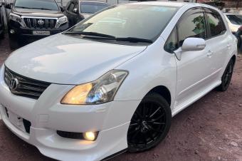 VOITURE TOYOTA BLAD FULL OPTION SANS PLAQUE A VENDRE DANS LA COMMUNE DE LA GOMBE  KINSHASA 