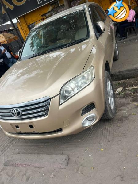 Toyota vanguard sans plaque couleur dorigine climatisation impeccable moteur impeccable automatique essence  Full option  cran Android  Intrieur confortable  Bouton de commande 
