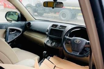 Toyota vanguard sans plaque couleur dorigine climatisation impeccable moteur impeccable automatique essence  Full option  cran Android  Intrieur confortable  Bouton de commande 