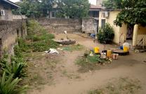 Parcelle à vendre à Kintambo/Jamaïque avec 3 maisons types locataires à 120.000$ négociable mediacongo