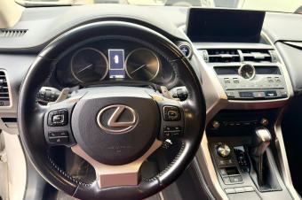 Toyota Lexus automatique essence 4 cylindre Couleur blanche dorigine Volant normal plaque AN05 le prix 30.000  discuter lgrement localisation ville 