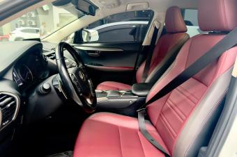 Toyota Lexus automatique essence 4 cylindre Couleur blanche dorigine Volant normal plaque AN05 le prix 30.000  discuter lgrement localisation ville 