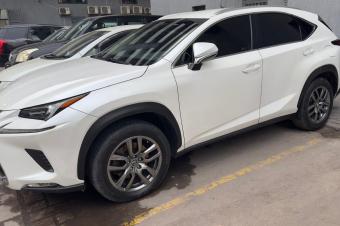 Toyota Lexus automatique essence 4 cylindre Couleur blanche dorigine Volant normal plaque AN05 le prix 30.000  discuter lgrement localisation ville 