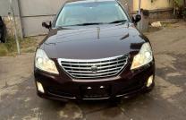 Toyota crown royal  Sans plaque couleur d'origine  Moteur impeccable  Climatisation impeccable  Amortisseur impeccable  Prix :10500$ à discuter légèrement s'il vous plaît  Contact  mediacongo