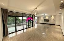 Vente d’un superbe appart cosy de 246m² avec 3CHS, dans une tour 5 étoiles offrant divers avantages. Située à Gombe zone A, aux alentours du Pullman Hôtel  mediacongo