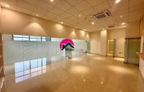 Location des 2 plateaux pour bureau identiques des 250m² chacun avec 8 pièces, 2 sanitaires + cuisine à Gombe sur Boulevard 30 juin mediacongo