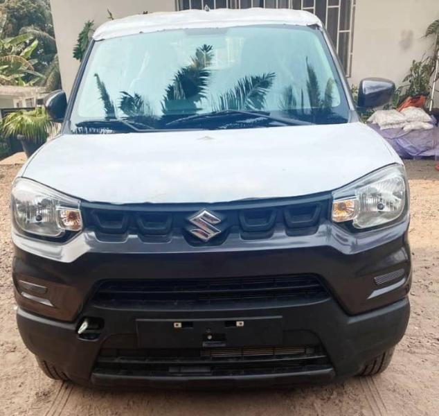 SUZUKI  Anne 2022 HYBRIDE  Sans plaque  Couleur dorigine  Clim impeccable  Bote automatique Moteur Essence   4 Cylindres  Kilomtrage 0.000 Km  Jente chroms  Prix  26000 