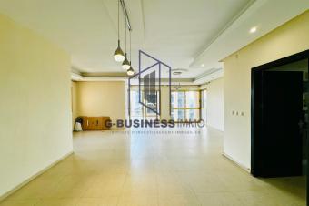 VENTE DUN SUBLIME APPARTEMENT AU COEUR DE LA GOMBE QUI DISTRIBUE 3 CHS 1 BUREAU 1 BOXE SALLE DE SPORT 2 ASCENSEURS 
