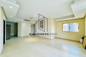 VENTE DUN SUBLIME APPARTEMENT AU COEUR DE LA GOMBE QUI DISTRIBUE 3 CHS 1 BUREAU 1 BOXE SALLE DE SPORT 2 ASCENSEURS 