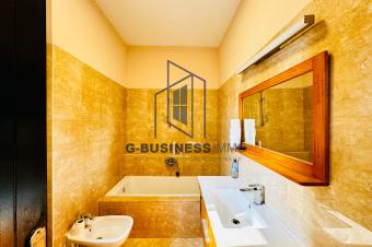 VENTE DUN SUBLIME APPARTEMENT AU COEUR DE LA GOMBE QUI DISTRIBUE 3 CHS 1 BUREAU 1 BOXE SALLE DE SPORT 2 ASCENSEURS 