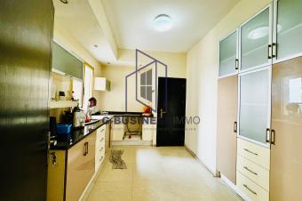VENTE DUN SUBLIME APPARTEMENT AU COEUR DE LA GOMBE QUI DISTRIBUE 3 CHS 1 BUREAU 1 BOXE SALLE DE SPORT 2 ASCENSEURS 