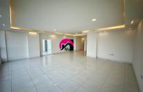 Location de superbes apparts identiques des 3CHS + vue impressionnante, des différents formats: XXL, XL et L, dans un immeuble moderne. Sur Boulevard du 30 juin à Gombe mediacongo