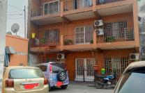 Belle opportunité à saisir à Kintambo sur Macadam Bangala Vente d'un Immeuble de 4 Niveaux où R+4 Réf : Mosquée Dimension : 20m/25m         Composition 10 Appartements + 4 Grand St mediacongo