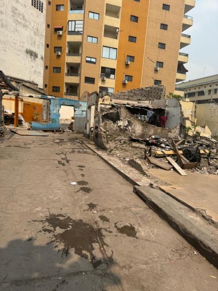 PARCELLE  VENDRE  GOMBE NON LOIN DU BOULEVARD 