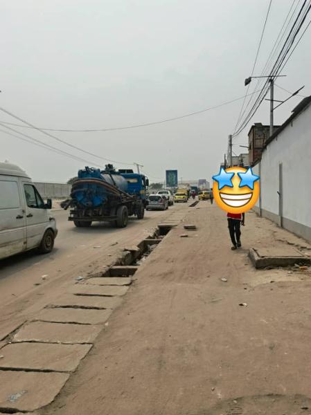 ESPACE MISE EN LOCATION SUR MACADAM  LIMETE 1 RE RUE FUNA TRS BON ENDROIT