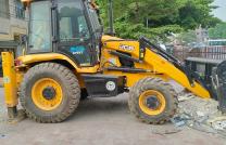 AG-IMMO SARL; met à votre disposition, la location de cette puissante TRACTOPELLE-CATERPILLAR, pour vos travaux. C/Lemba. Prix: 1.000$/Jour (Jour = 8heures de travail). À vous. mediacongo