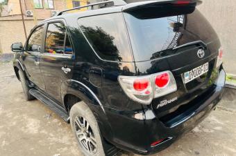 Jeep toyota Fortuner 2015