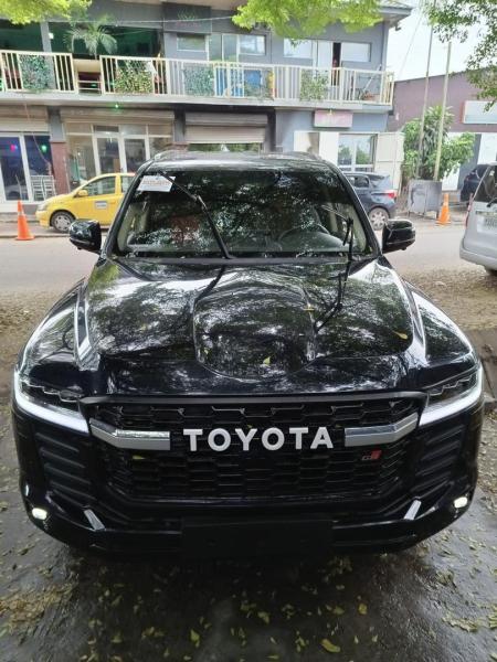 Toyota Land Cruise GXR 2023