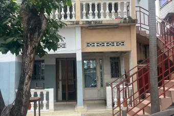 MAGNIFIQUE PARCELLE  VENDRE  KINTAMBO MAGASIN CONTENANT 4 APPARTEMENTS 