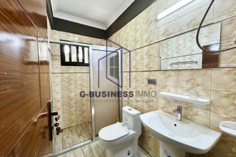 LOCATION DUN SUBLIME APPARTEMENT QUI DISTRIBUE 2 CHS AUTONOMES 