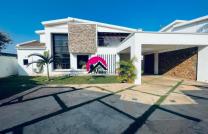 Louez cette magnifique villa meublée à couper le souffle des 3CHS autonomes, 2 séjours, etc. Située à Lubumbashi, quartier Golf Club Nautique, réf: Consulat de Namibie mediacongo