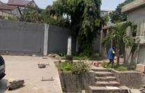 NGALIÉMA/GB: MISE EN VENTE D'UNE GRANDE PARCELLE EN MORCELLEMENT OU EN ENTIÈREMENT POUR DIVERS PROJETS ...Voir la description mediacongo